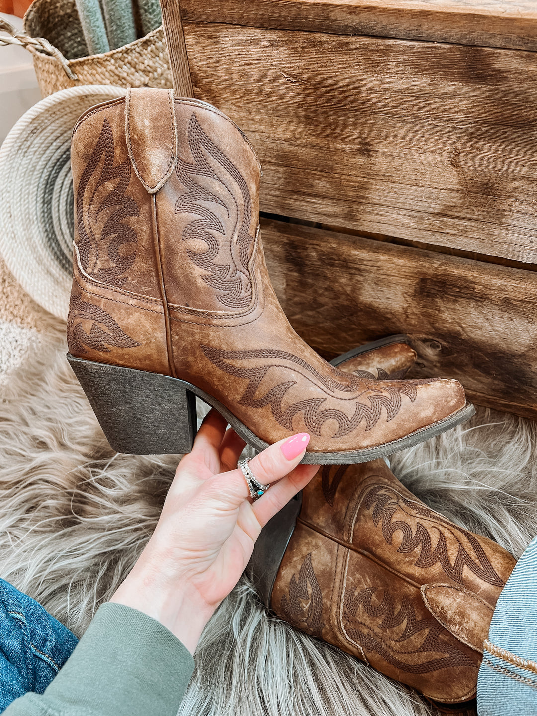 Chandler Western Boot by Ariat Naturally Distressed Brown